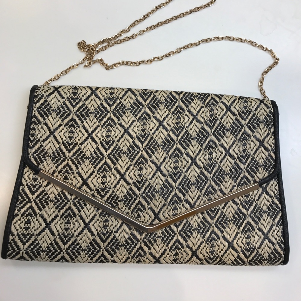 Clutch seen on Shay Mitchell !!