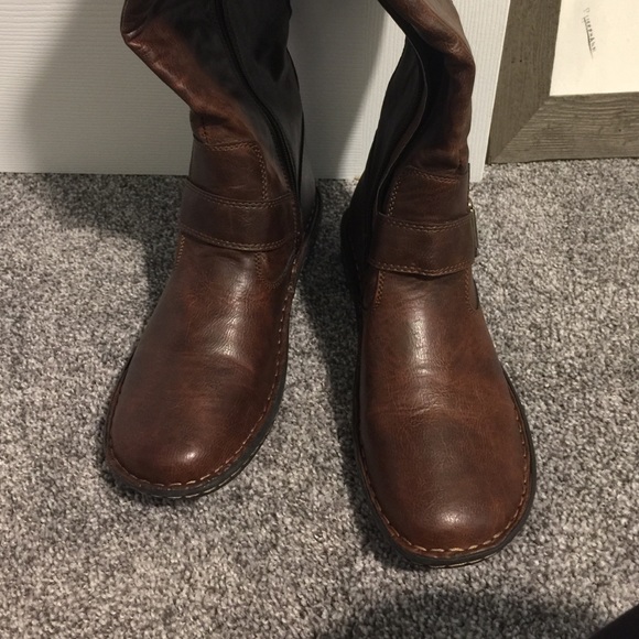 Size 9 b.o.c brown boots