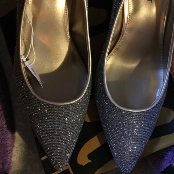 Gorgeous size 11 pumps. NWT