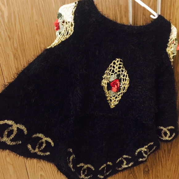 Beautiful sweater - Picture 2 of 4