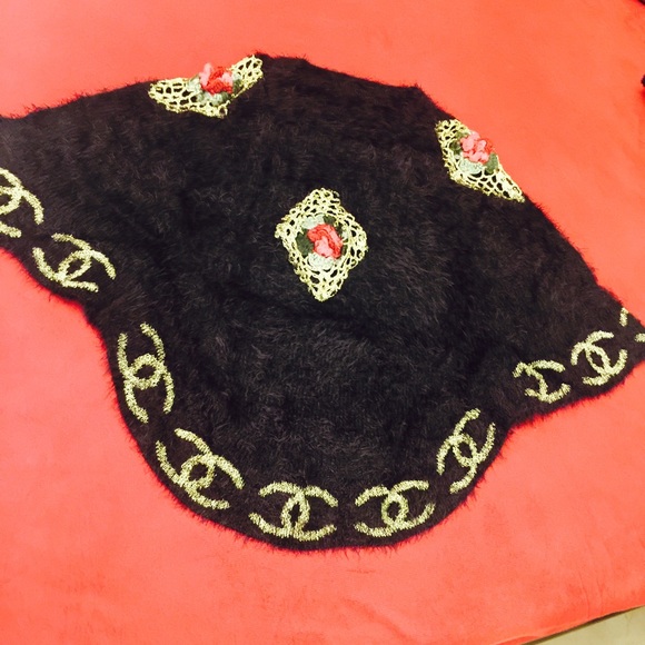 Beautiful sweater - Picture 3 of 4