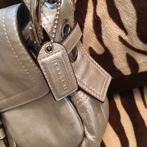Rare silver leather buckle coach shoulder bag - Picture 2 of 14