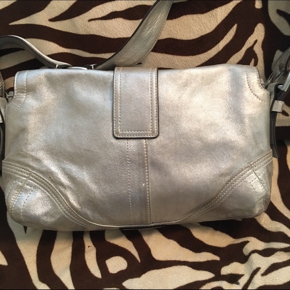 Rare silver leather buckle coach shoulder bag - Picture 3 of 14
