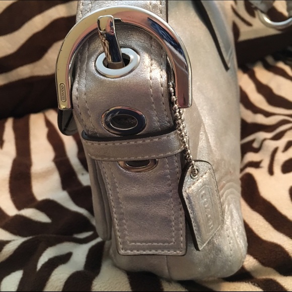 Rare silver leather buckle coach shoulder bag - Picture 4 of 14