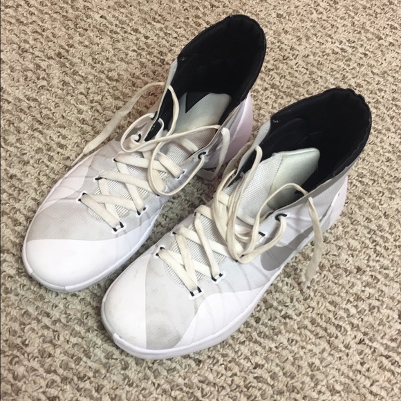 Size 11 women's hyper dunk basketball shoes