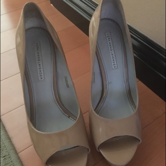 Vera Wang pumps