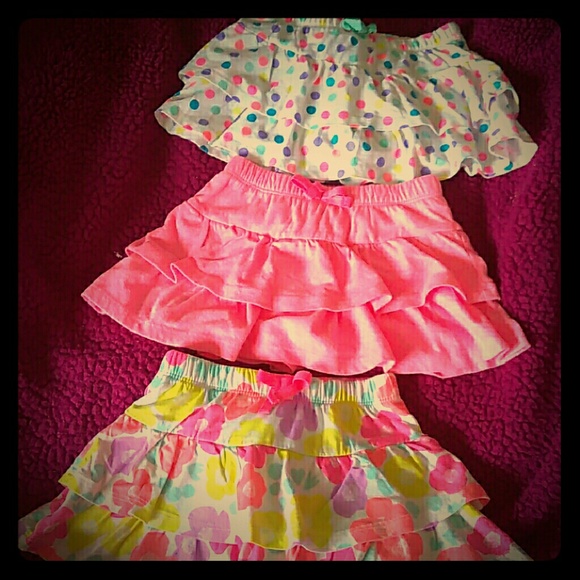 Bundle little girls skirts  w shorts under size 4t