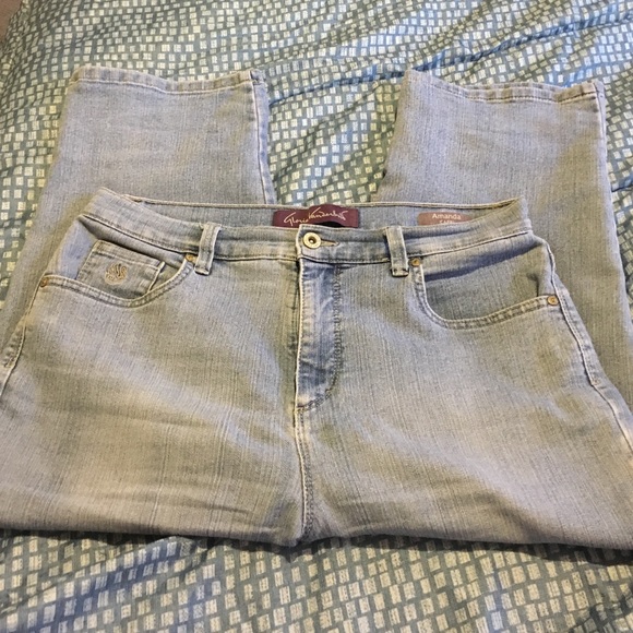 Jean capris - Picture 1 of 3