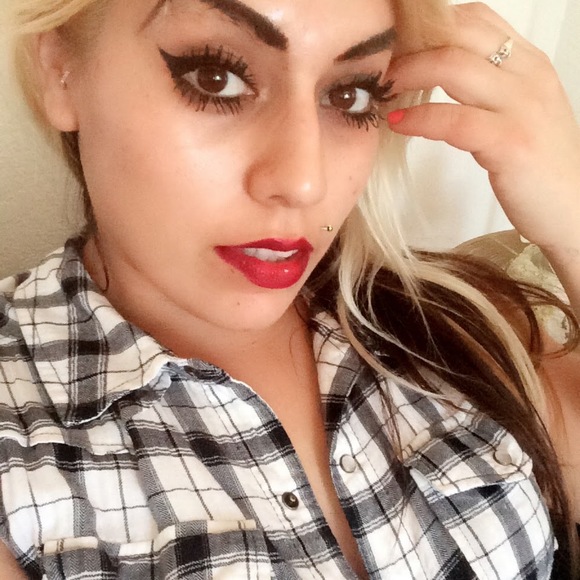 Meet your Posher, Leticia