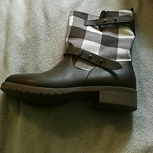 Boots - Picture 2 of 4
