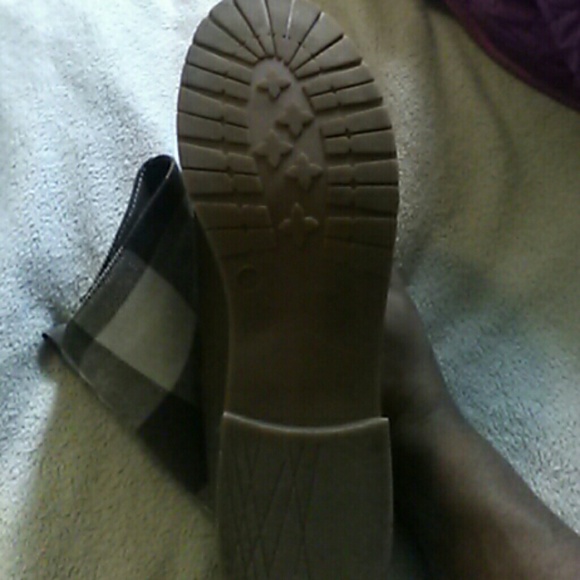 Boots - Picture 3 of 4