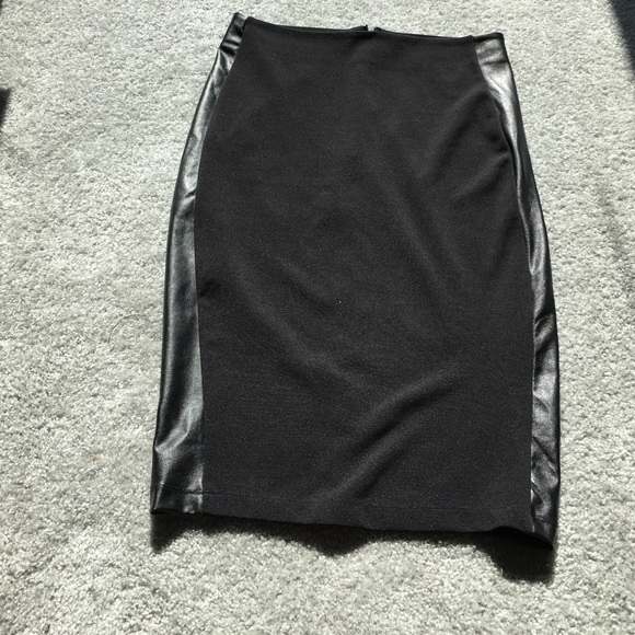Black vegan leather trimming pencil skirt - Picture 1 of 1