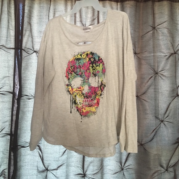 Long sleeve skull tee