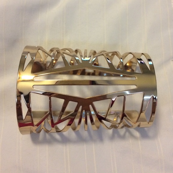 Forever 21 Jewelry - NWOT Gold Arm Cuff