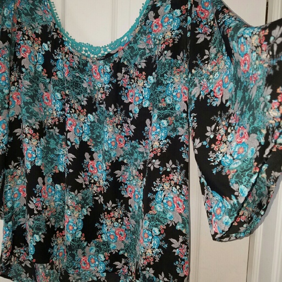 PRICE DROP ❗️Floral print high/low top