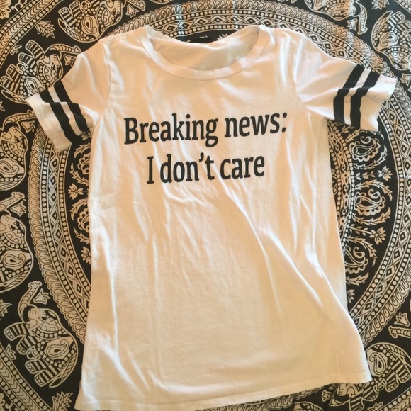 Breaking news tee