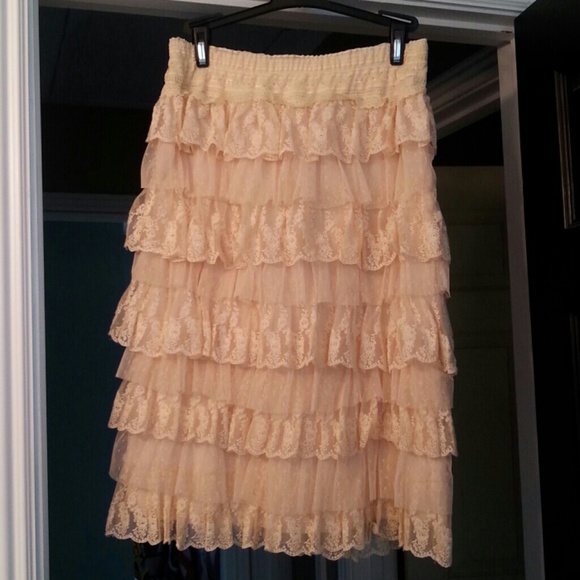 Adorable custom made cream lace skirt OBO - Picture 1 of 3