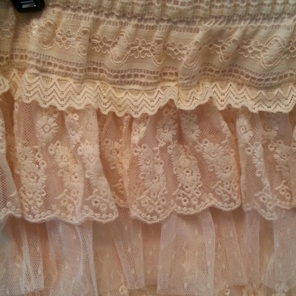 Adorable custom made cream lace skirt OBO - Picture 2 of 3