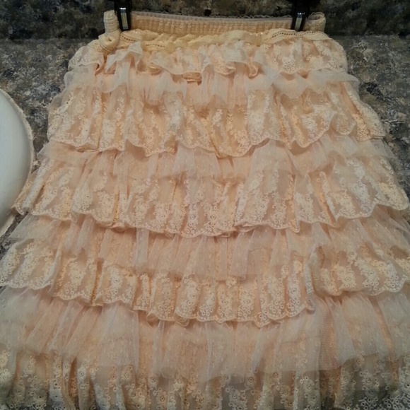 Adorable custom made cream lace skirt OBO - Picture 3 of 3