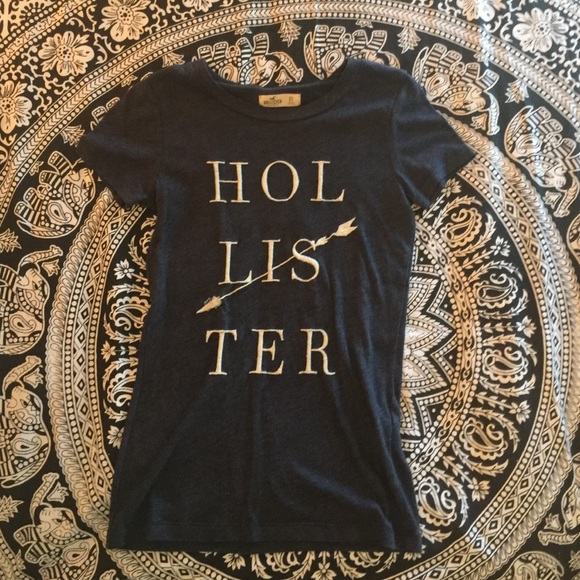 Hollister tee