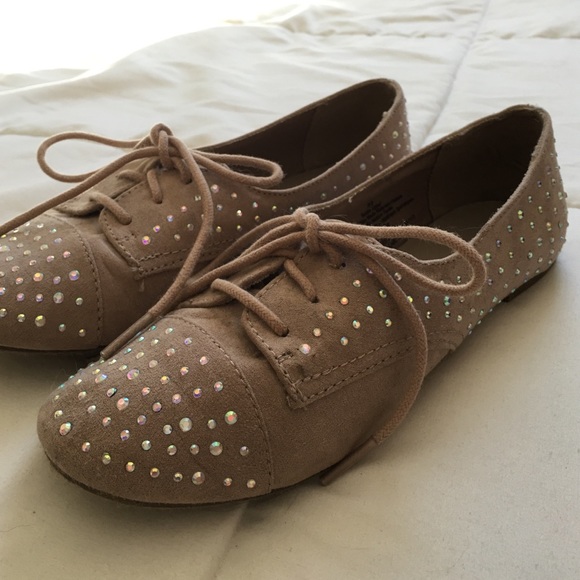 Shoes - Picture 3 of 3