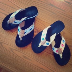 2 Pairs of LLBean flip flops!