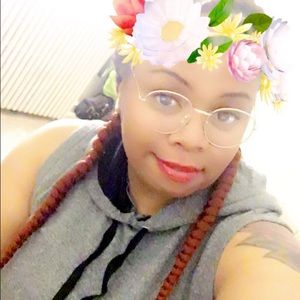 Meet your Posher, Elizabeth