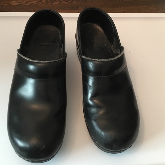 Black Danskos