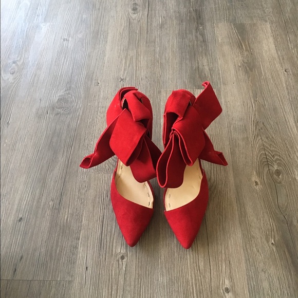 Awesome Suede Bow Pumps