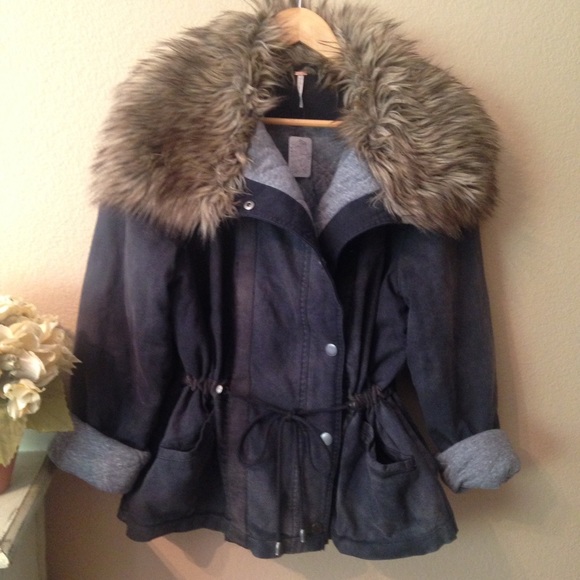 FREE PEOPLE•NWT RARE! Faux Fur Collar Quilted Coat