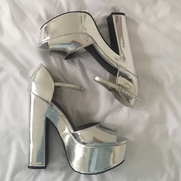 Platform heel