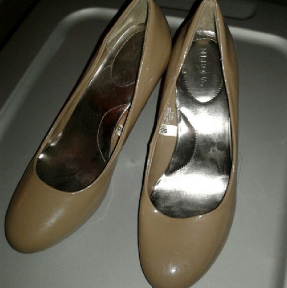 MERONA TAN 3in heels
