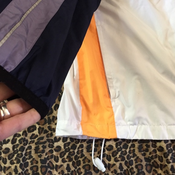 ❌❤️SOLD❤️❌Women's NEAT NIKE jacket sz. M 💜 - Picture 3 of 4