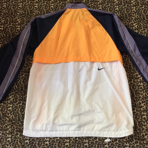 ❌❤️SOLD❤️❌Women's NEAT NIKE jacket sz. M 💜 - Picture 4 of 4