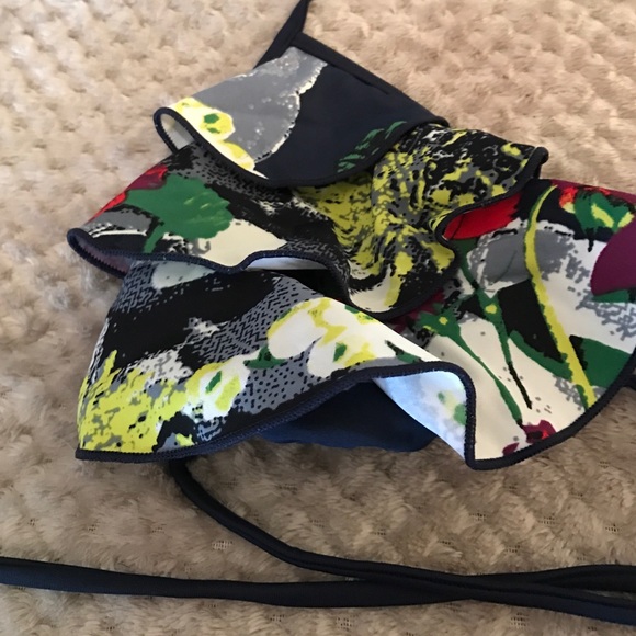 NWT Ruffled Bikini - Picture 2 of 4