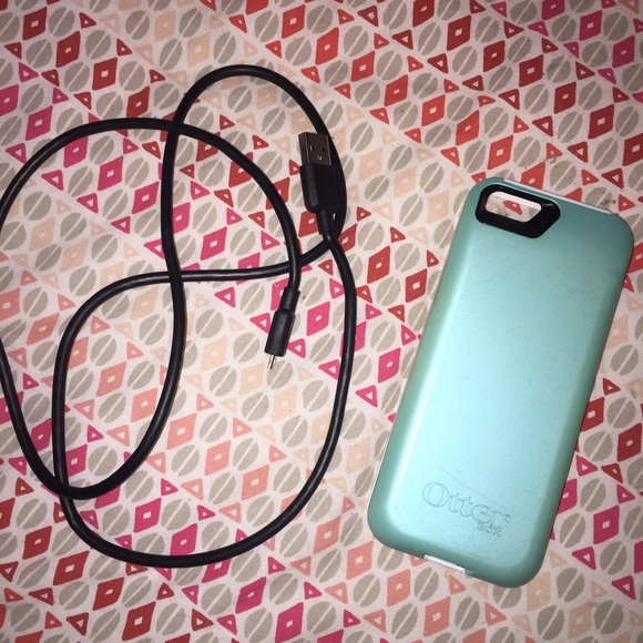 iPhone 5s Otterbox Charging Case