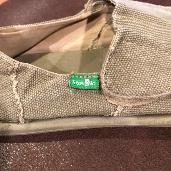 Boys Sanuks size 5