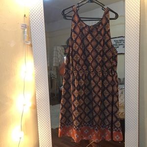 Sleeveless modern pattern dress with cutout back