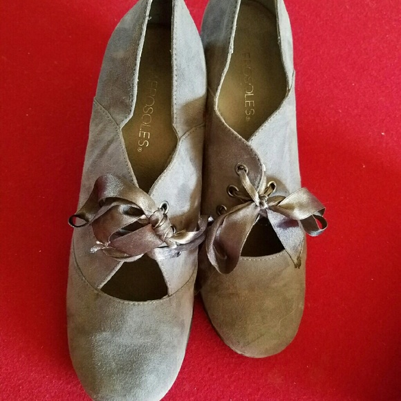 Aerosoles Grey Pumps