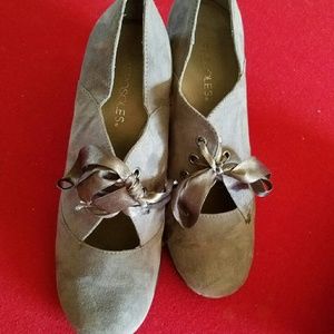 Aerosoles Grey Pumps