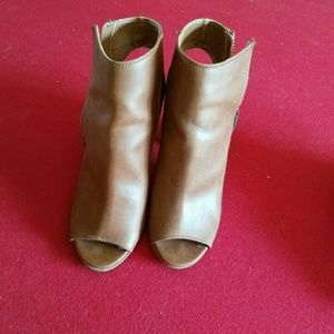 Short brown boots