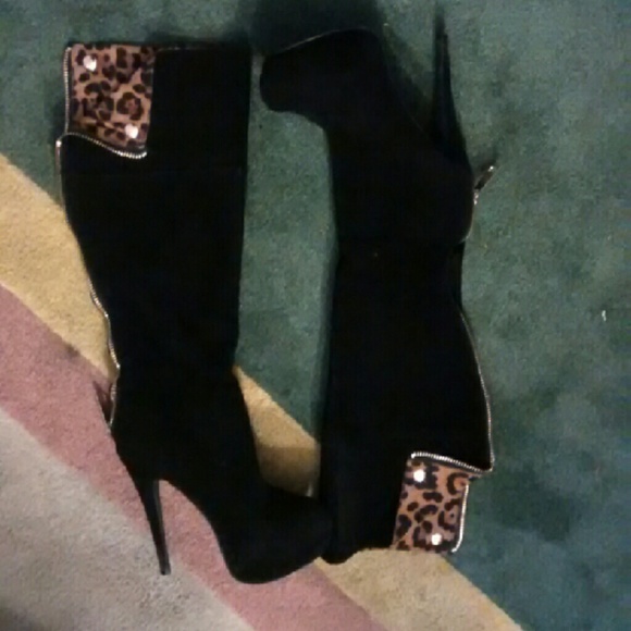 Heeled boots