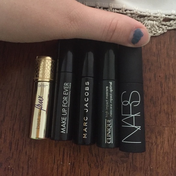 Set of delux sample mascaras
