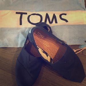 TOMS navy slip on shoes