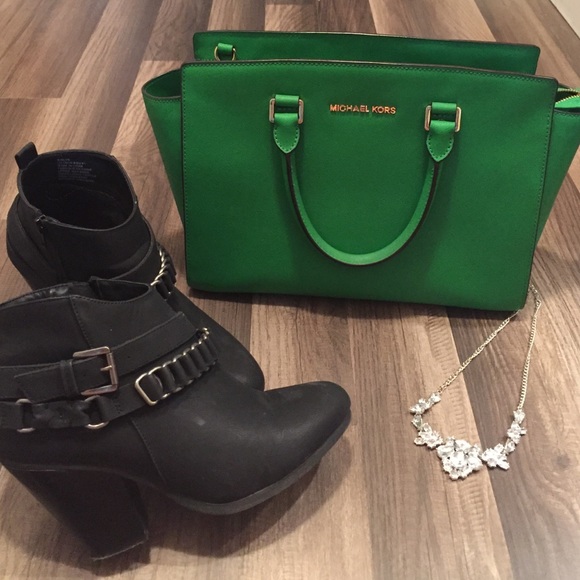 Michael Kors Handbags - 🌟Host Pick🌟Michael Kors Green Selma
