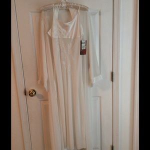 White nightgown and robe