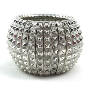Spiky stretch bracelet