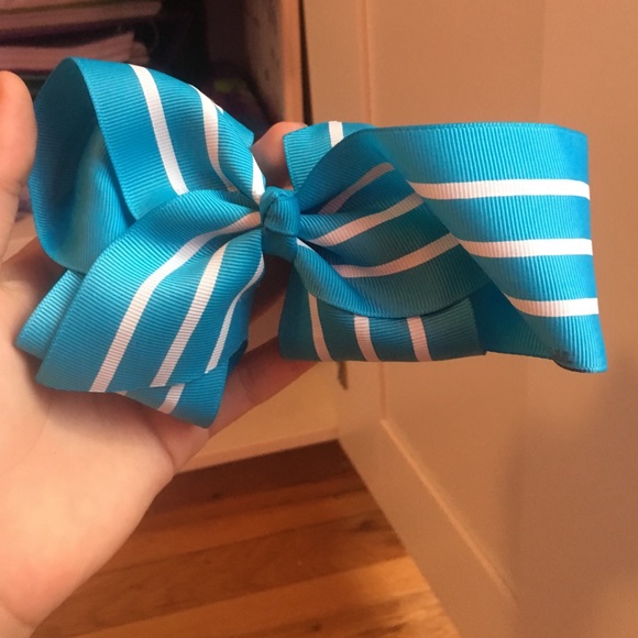 Cheerleading Bow - Picture 1 of 3
