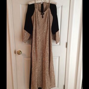 Black and gold nightgown and robe