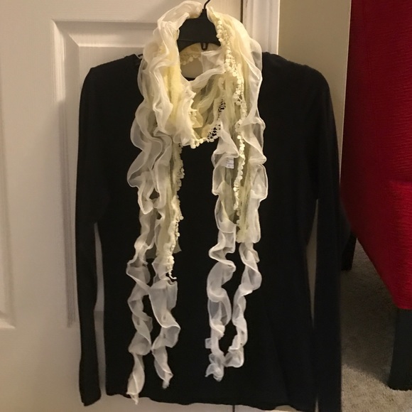 Lace ruffle scarf